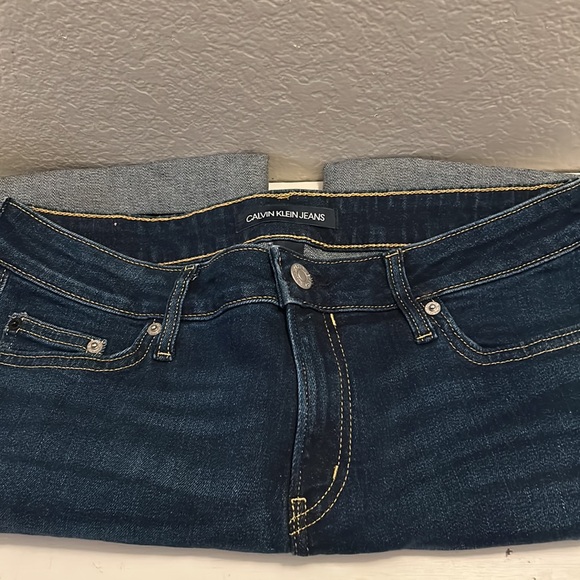Women jeans shorts by Calvin Klein mid leg length - Picture 3 of 4